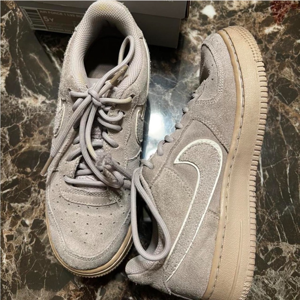 Nike Air Force 1 LV8 Suede